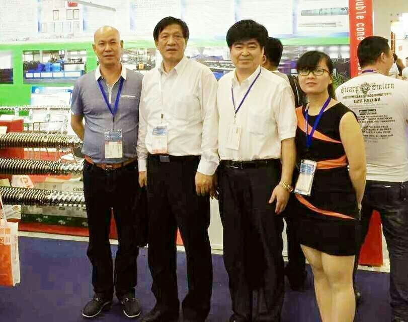 中國塑料加工工業(yè)協(xié)會(huì)曹儉會(huì)長親臨我司展臺.jpg
